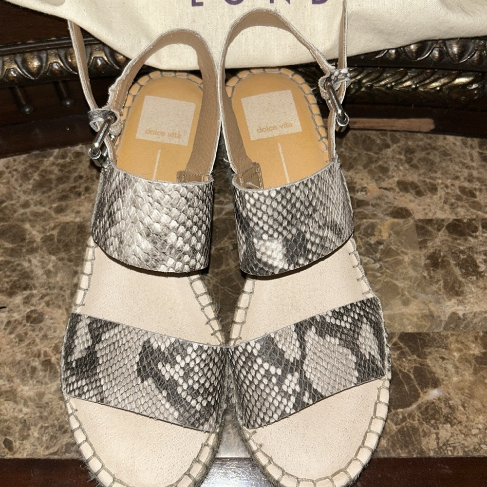 Dolce Vita Great spring time wedges